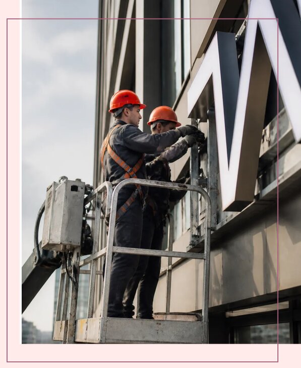 Монтаж наружной рекламы и вывесок под ключ в Коркине